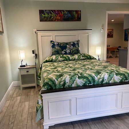 Guest Suite - Waterfront -Pool & Hot Tub- Walk To Beach Clearwater Beach Exteriér fotografie